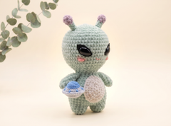 Amigurumi Crochet Pattern — Zeke the Alien