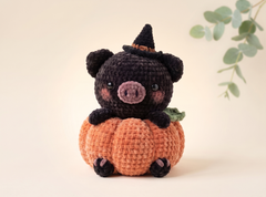 Pumpkin Piglet Crochet Pattern – Willa and Nox
