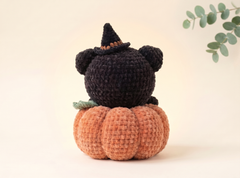 Pumpkin Piglet Crochet Pattern – Willa and Nox